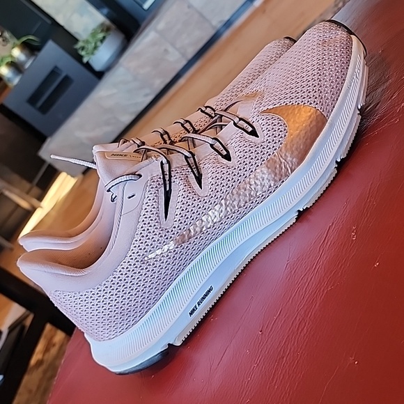 EUC Nike: Quest 2 Running Shoe, Stone Mauve, Women's 10.5 - Picture 4 of 12